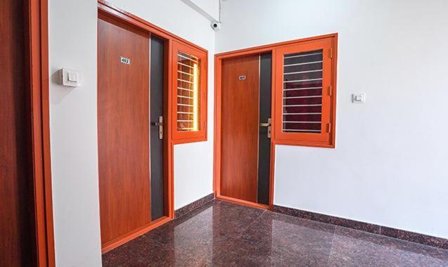 Hotel Royal Platinum Bangalore Bagian luar foto