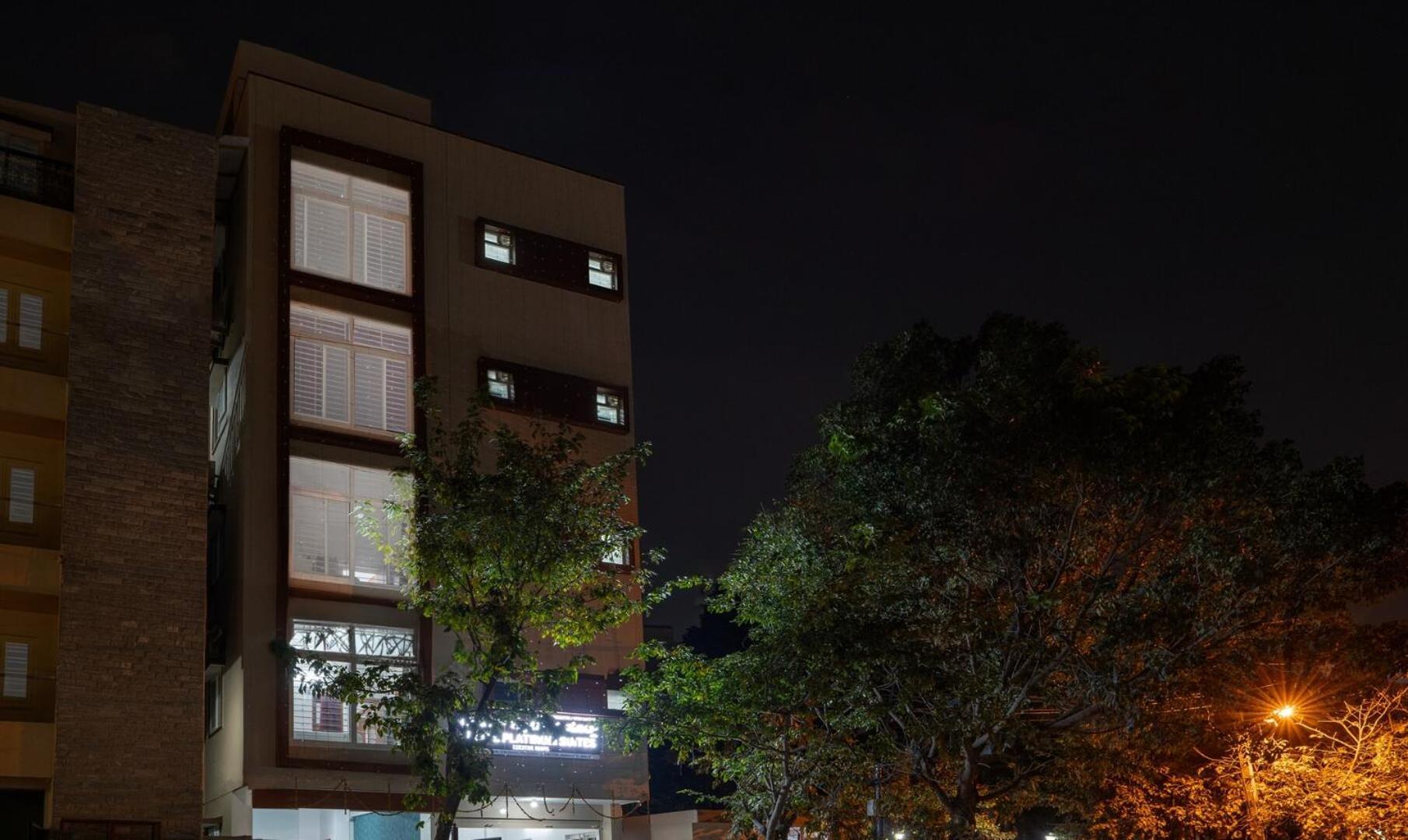 Hotel Royal Platinum Bangalore Bagian luar foto