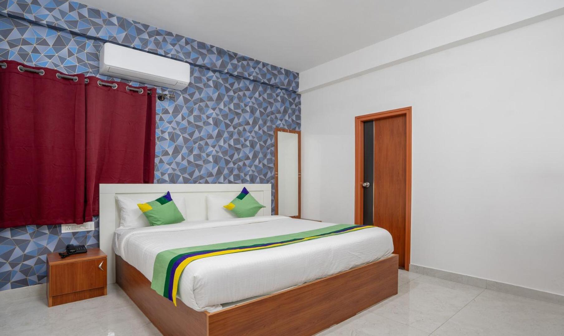 Hotel Royal Platinum Bangalore Bagian luar foto