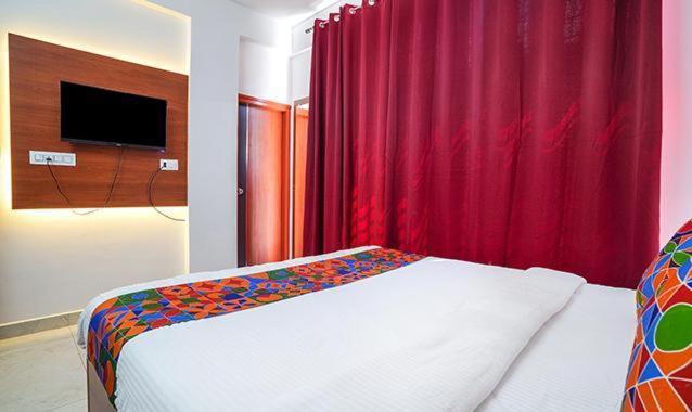 Hotel Royal Platinum Bangalore Bagian luar foto