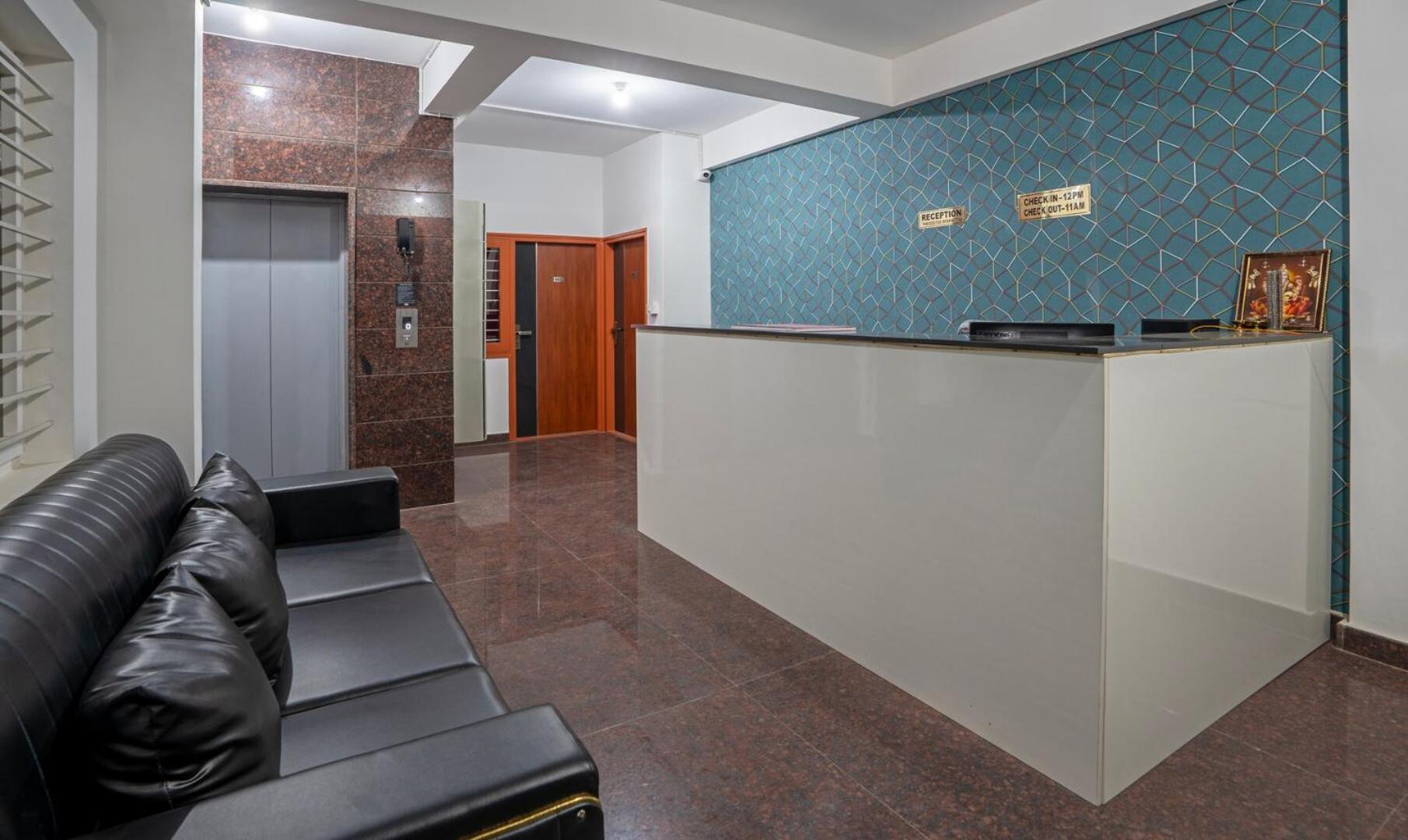 Hotel Royal Platinum Bangalore Bagian luar foto