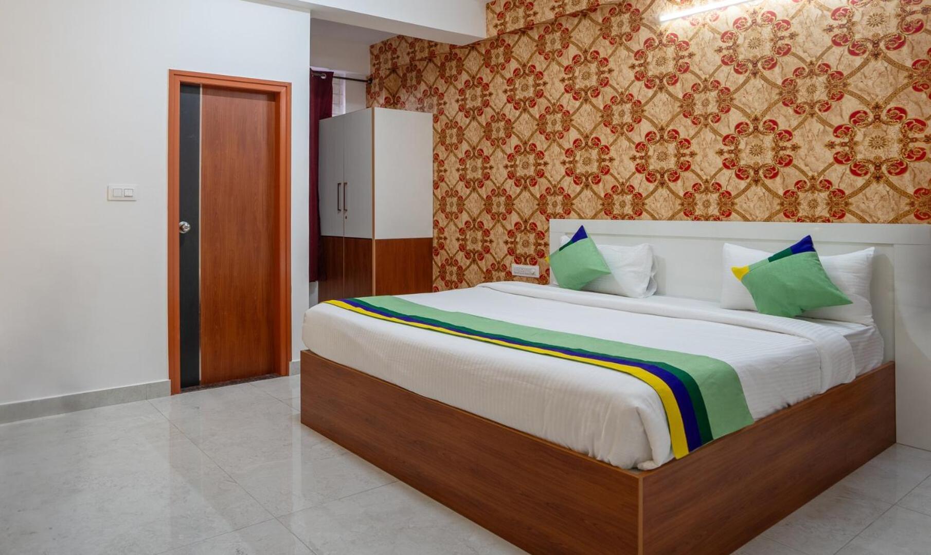 Hotel Royal Platinum Bangalore Bagian luar foto