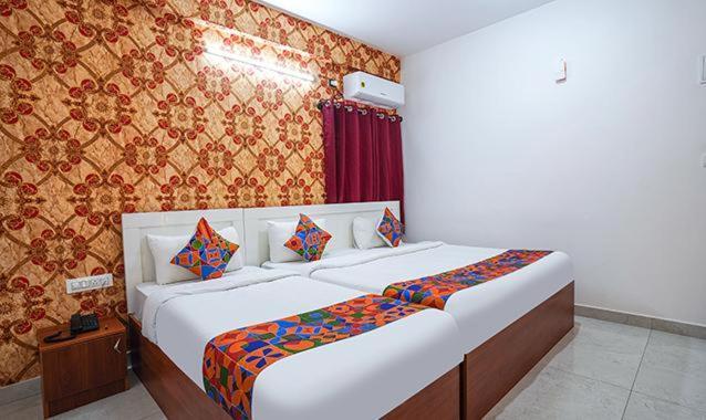 Hotel Royal Platinum Bangalore Bagian luar foto